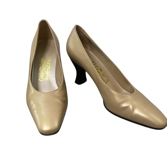 Vintage Salvatore Ferragamo Beige Heels Pumps Size 7.5 - Picture 13 of 13